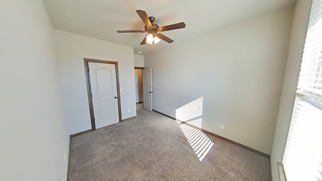 Foto del edificio - 222 Northwest Granite Avenue