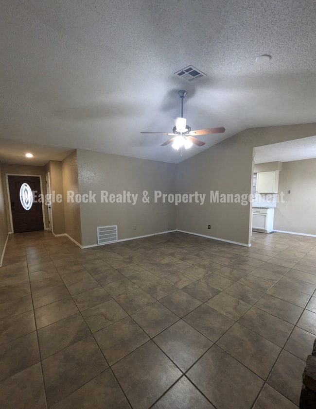 Building Photo - Tulsa House for Rent (3beds/2baths)
