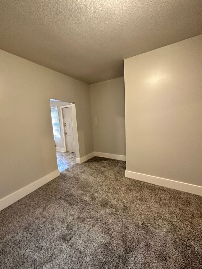 Building Photo - Minutes from Downtown Wichita