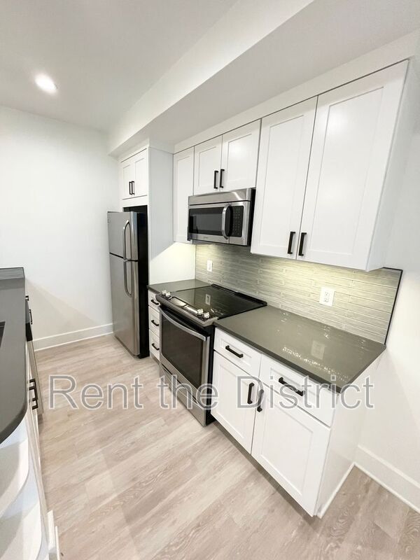 Building Photo - 1239 Kenyon St NW