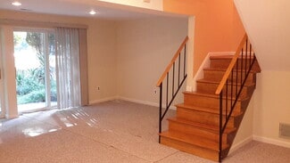Building Photo - 10 Poinsettia Ct