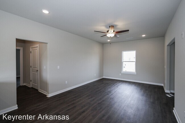 Building Photo - 3 br, 2 bath House - 379 N Wyandotte St