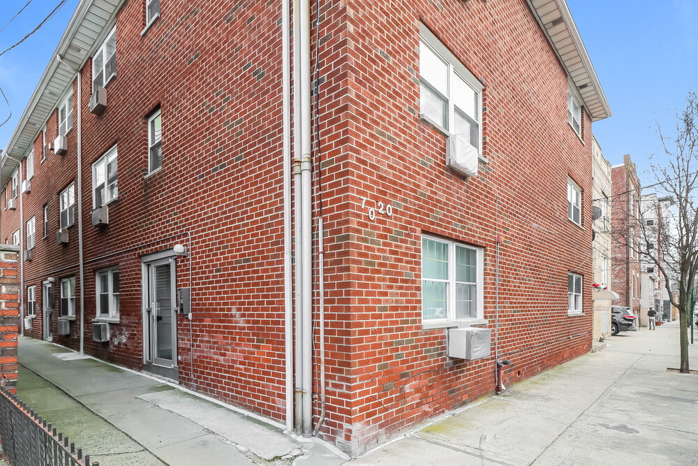 Foto principal - 7020 Polk St