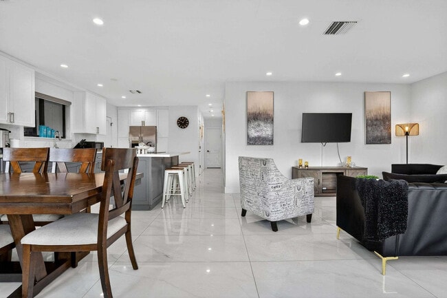 Building Photo - 17835 NE 6th Ave