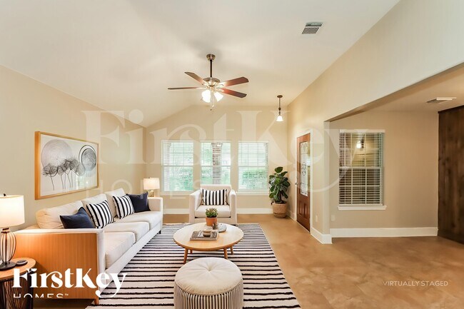 Foto del edificio - 13029 Victoria Regina Dr