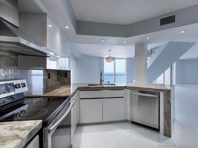 Building Photo - 6767 Collins Ave