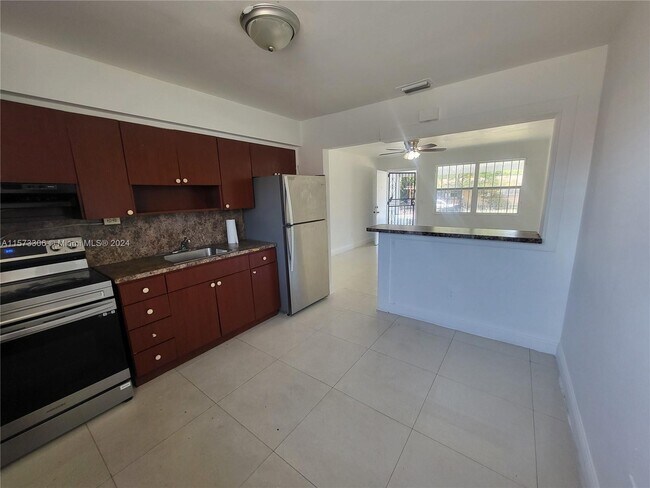 Foto del edificio - 1102 NW 100th Terrace