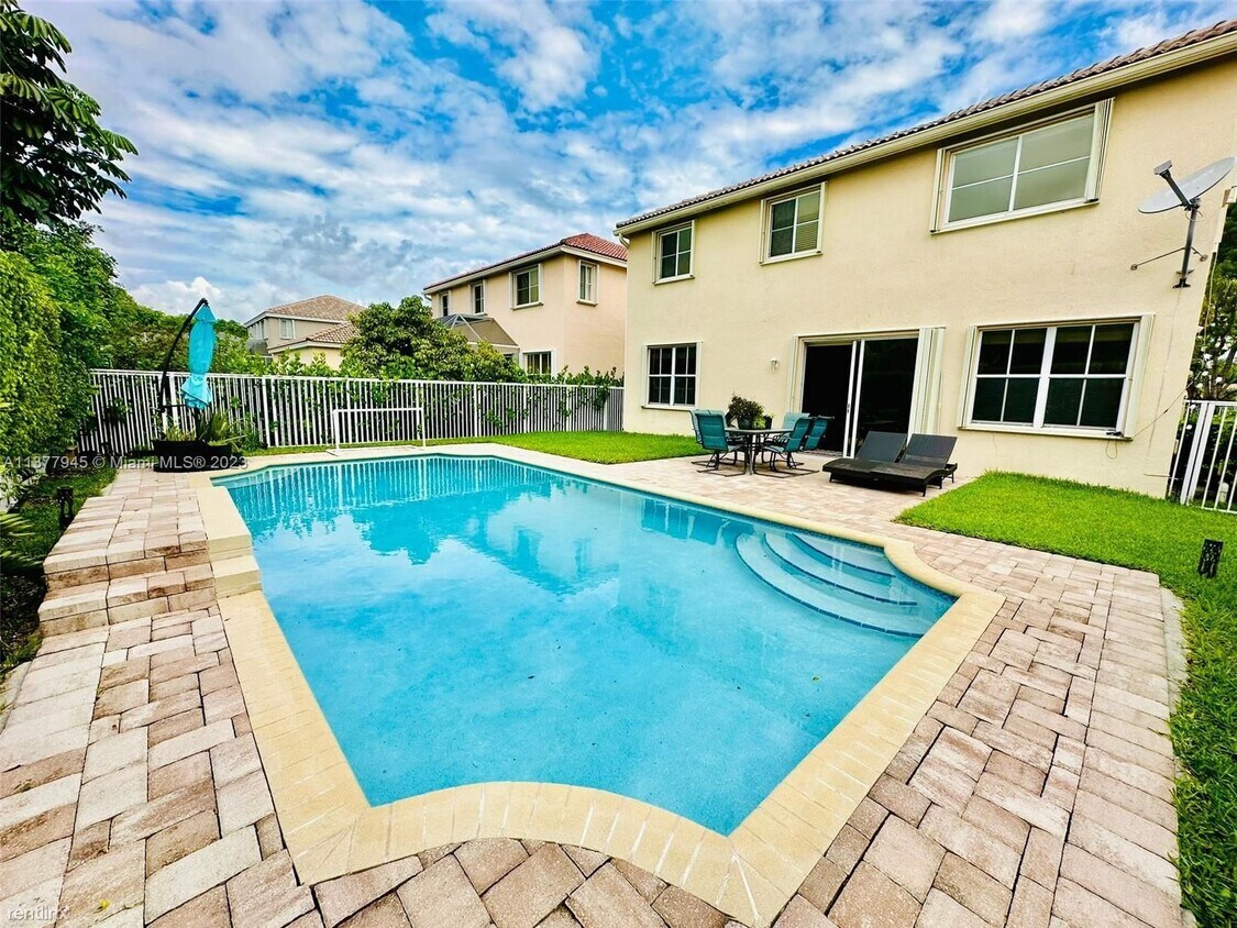 Foto principal - 4 br, 2.5 bath House - 4214 Sabal Ridge Cir