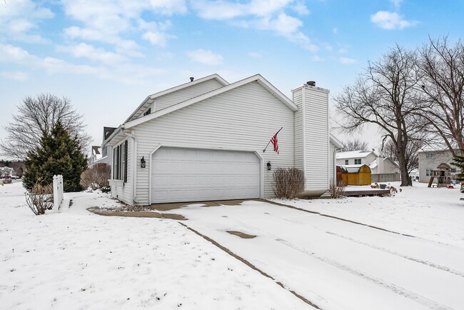 Building Photo - Three Bedroom Home Near Portage Schools