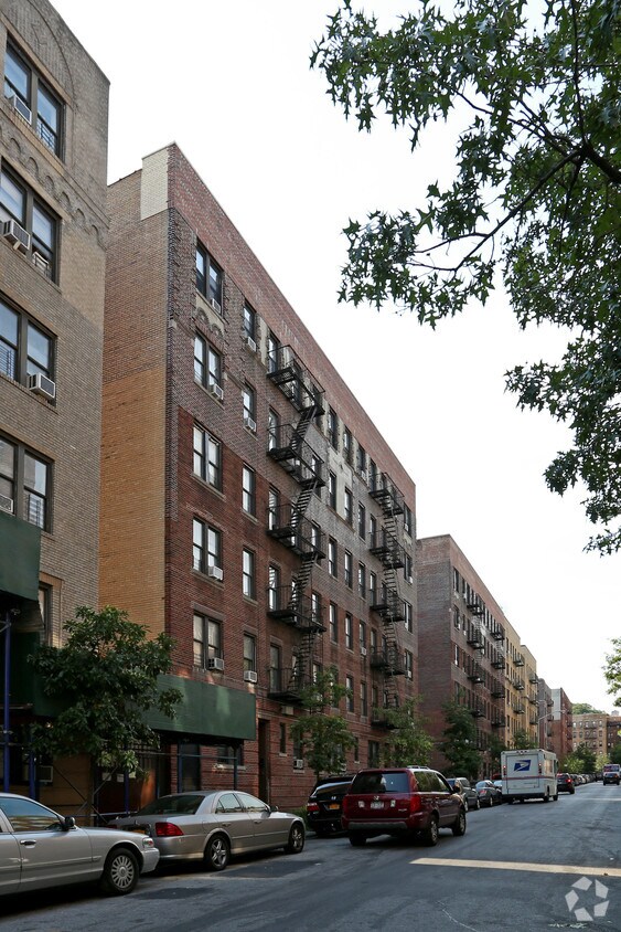 Building Photo - 14-28 Sickles St