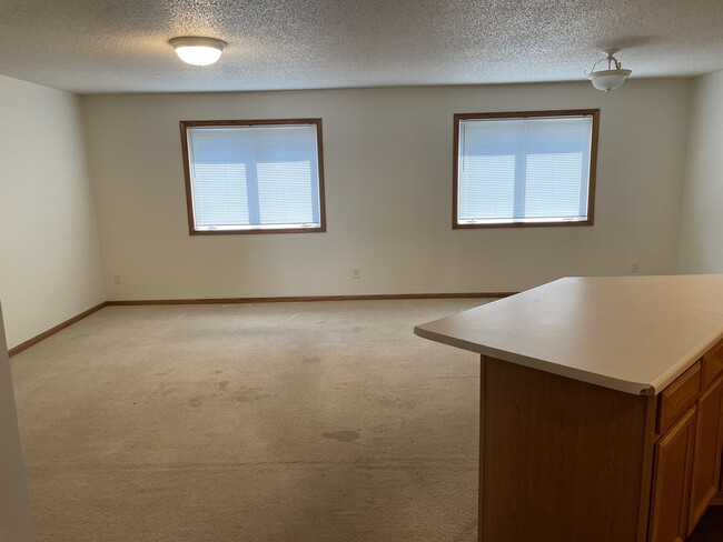 Units 661-671 Living/dining room - 641-671 Agency Road