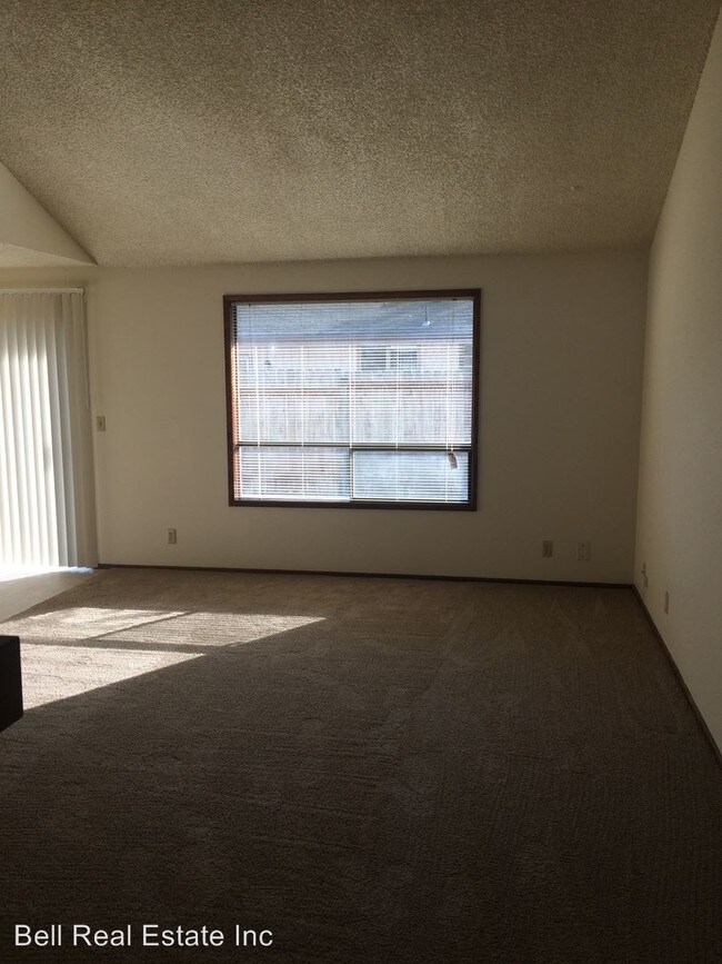 Building Photo - 2747 Gilham Rd