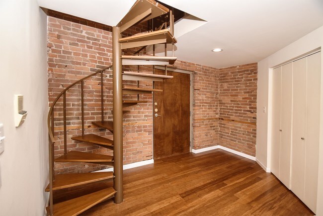 Building Photo - 412 Liberty Hill