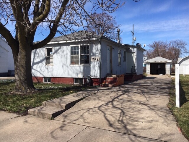 Primary Photo - 1811 W 2nd St