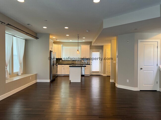 Foto del edificio - Stunning Townhome in Draper Creekside Comm...
