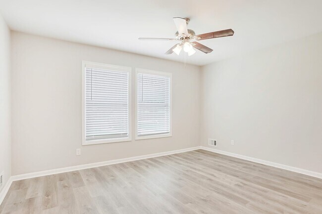 Foto del edificio - 556 Lakeridge Dr Se