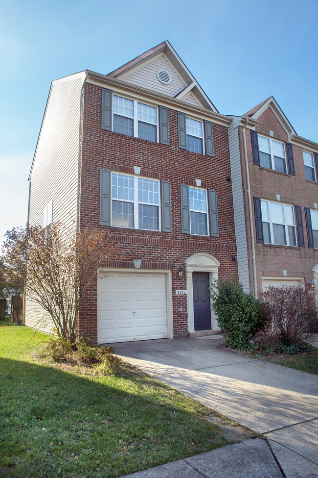 Foto del edificio - 5515 Sacramento Mews Pl