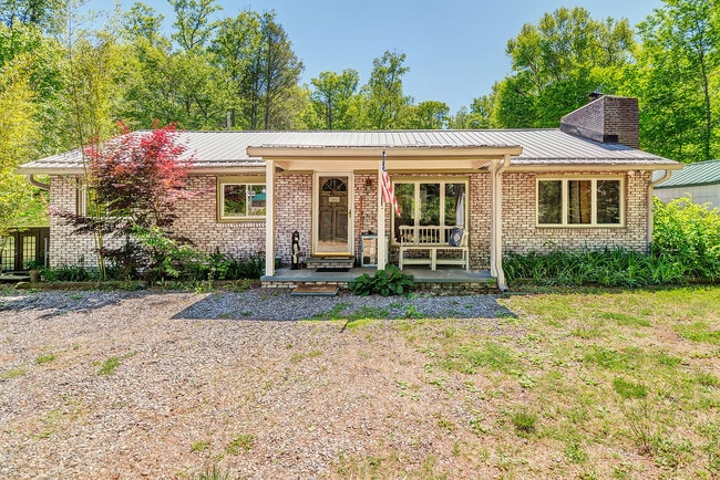Building Photo - 2143 Pisgah Hwy