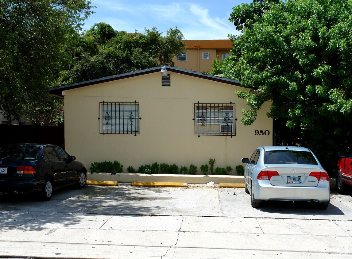 Primary Photo - 950 NW 5th St
