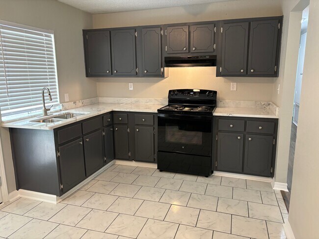 Foto del edificio - 145 Courtaulds Ave