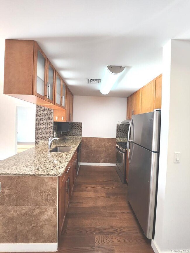 Foto del edificio - 40-26 College Point Blvd