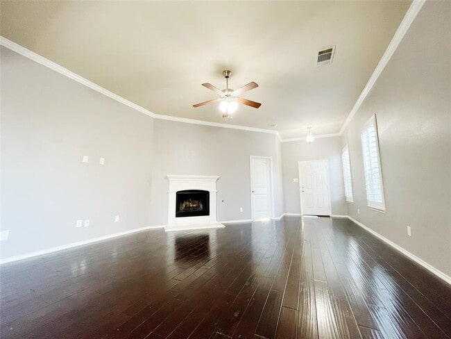 Building Photo - 301 Hideaway Rd