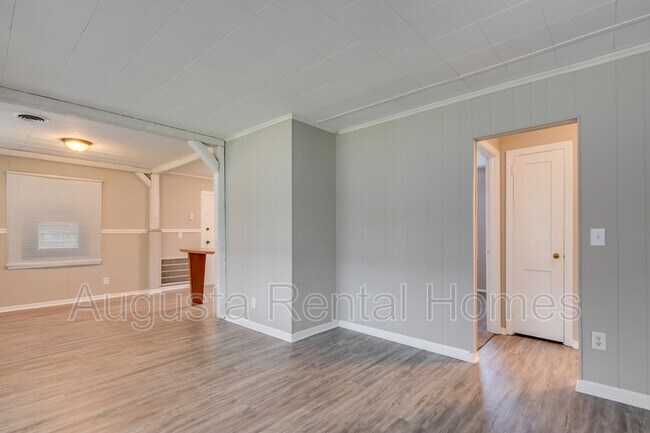 Building Photo - 2905 Abelia Ave