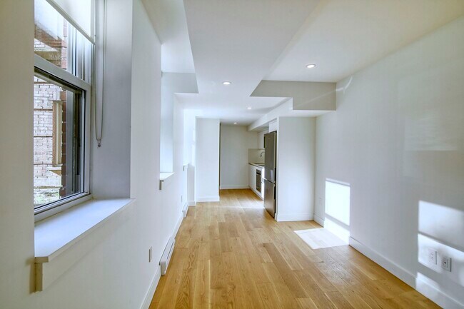 Building Photo - 10 Rosemount