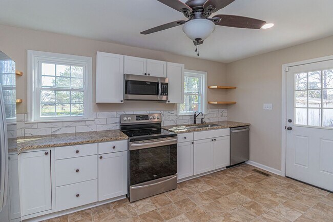 Foto del edificio - Cute 3 Bed/2 Bath Farmhouse!