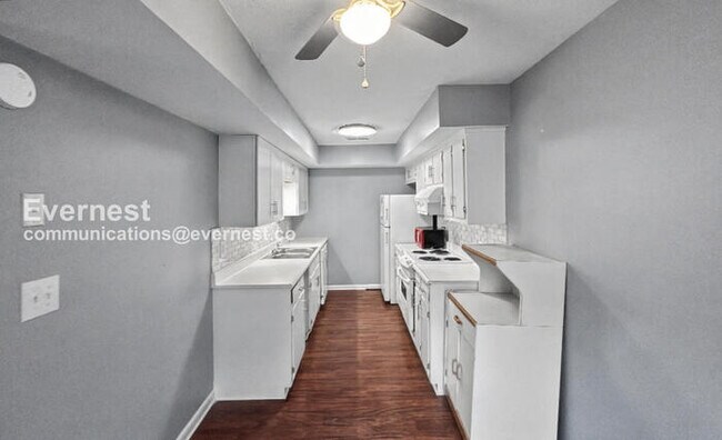 Foto del edificio - 2225 Golf Rd SW