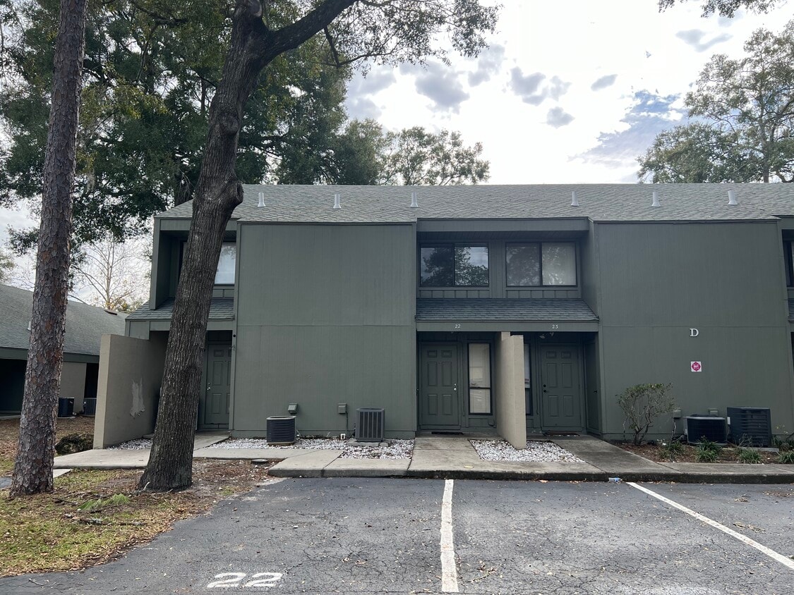 Primary Photo - 7200 SW 8th Ave