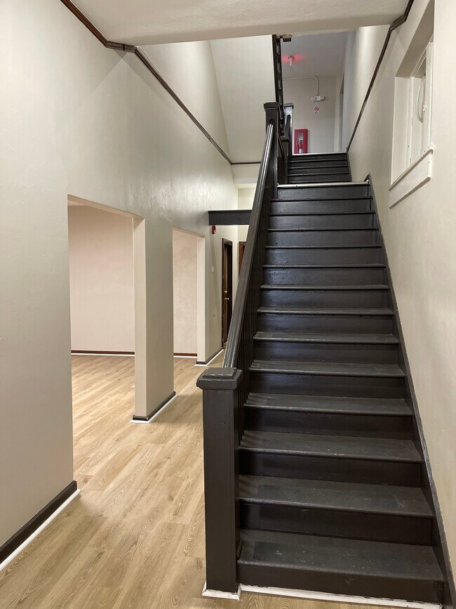 308 E Pike St, Crawfordsville, IN 47933 House Rental in