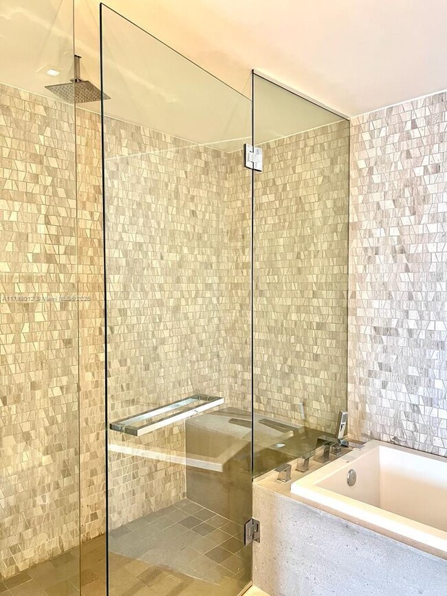 Foto del edificio - 88 SW 7th St