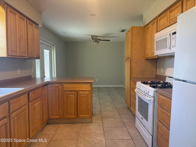 Building Photo - 988 Nicklaus Dr