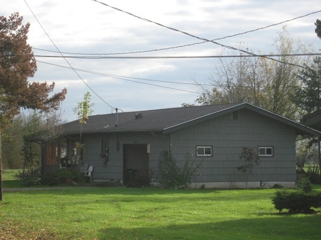 Building Photo - 34213-34231 Riverside Dr SW