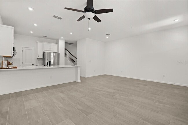 Foto del edificio - 9871 Walkway Dr