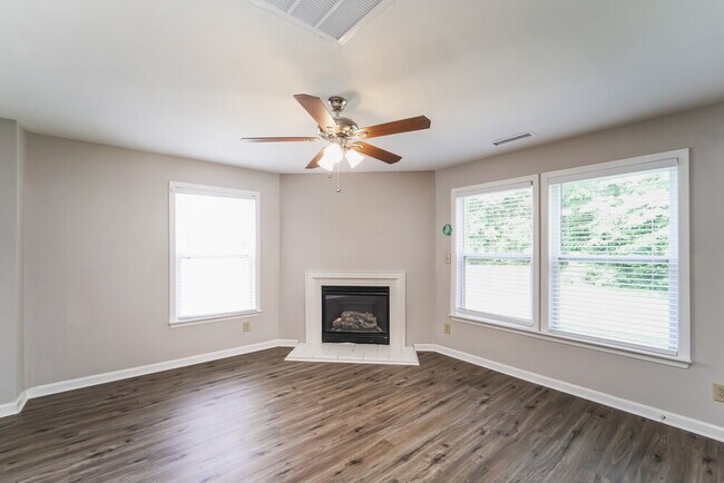 Building Photo - 8804 Old Potters Rd