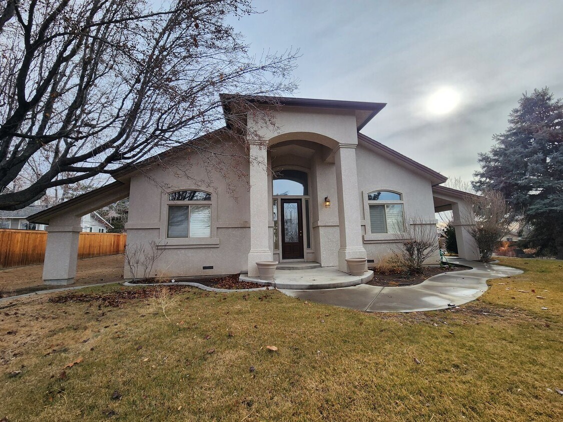 Primary Photo - Hidden Valley Custom Home!