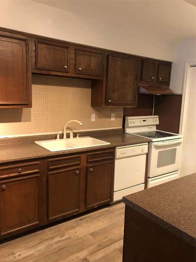 Foto del edificio - 11540 Chimney Rock Rd