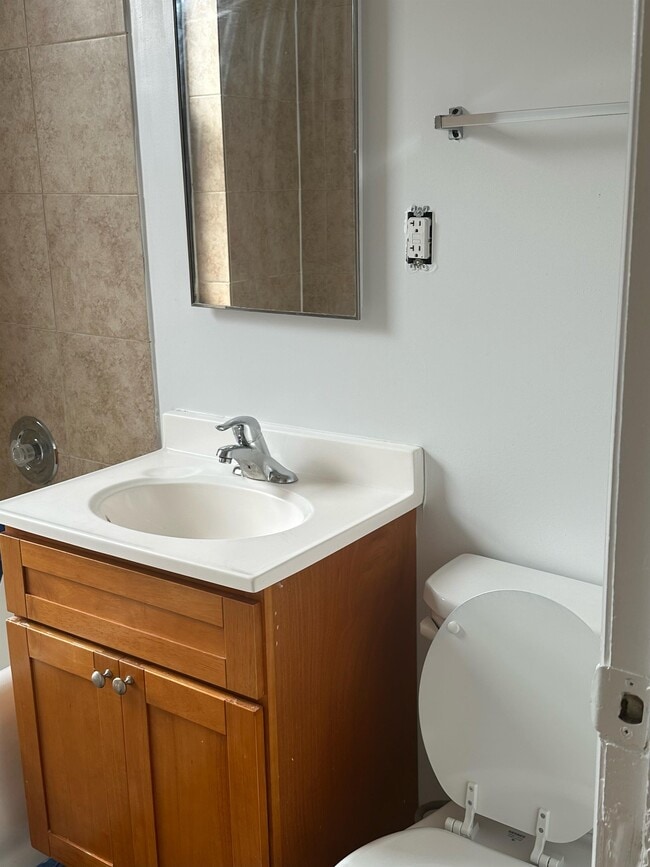 Building Photo - 6851 S Crandon Ave