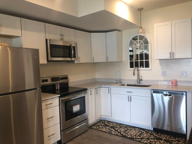 Kitchen - 1727 Meriden Rd