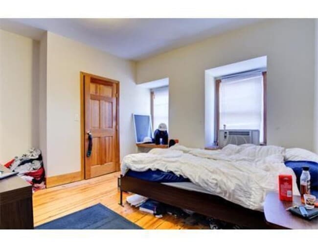 Foto del edificio - Mission Hill 5bed 2.5 bath available 9/1