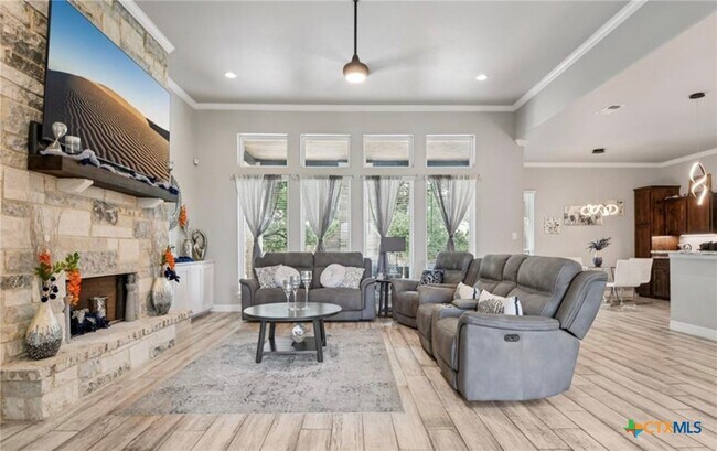 Foto del edificio - 6743 Misty Creek Ln