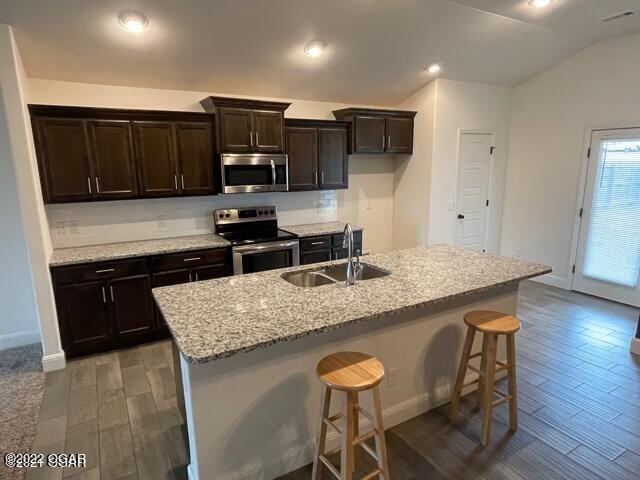 Building Photo - 1145 N Oak Way Dr