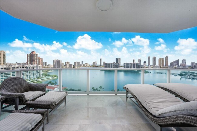 Foto del edificio - 3301 NE 183rd St