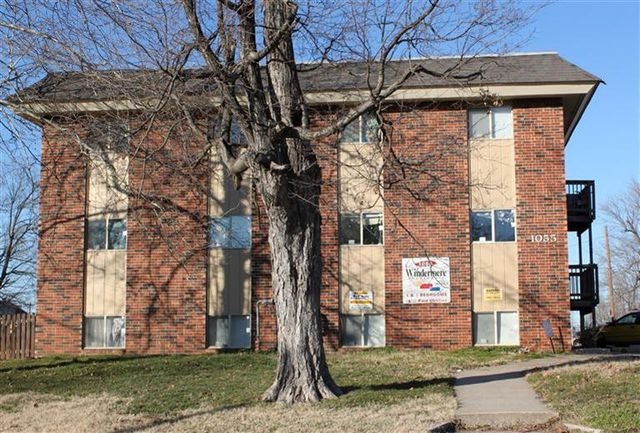 Primary Photo - 1055 W Walnut St