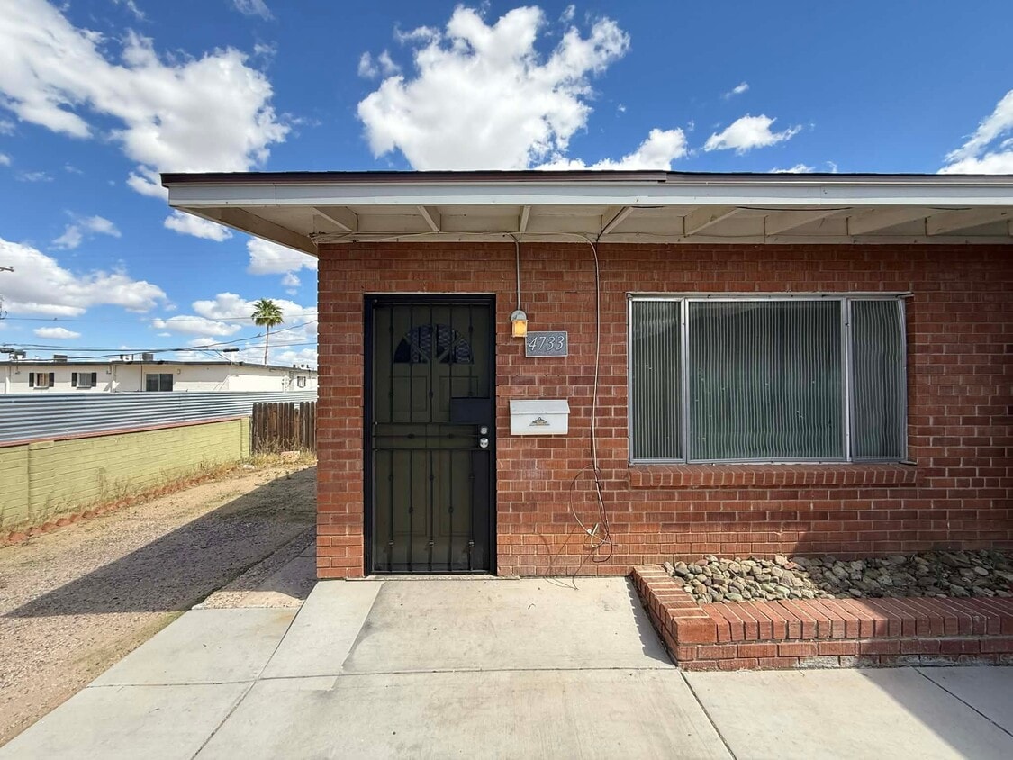 Photo - 4733 E 2nd St (Tucson, AZ)