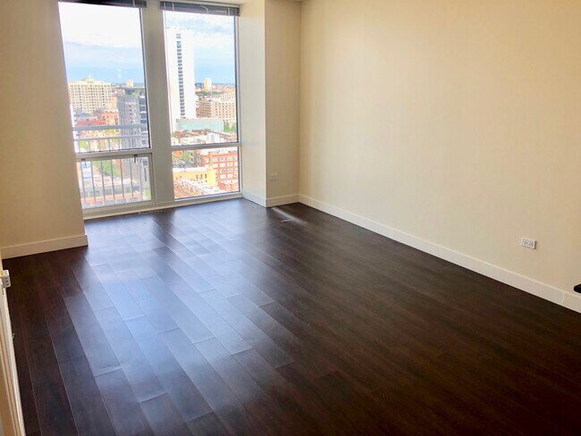 Foto del edificio - 605 N Wells St