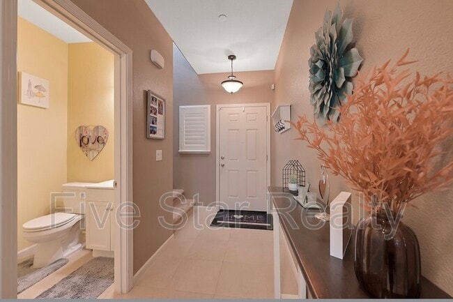Building Photo - 5609 Peach Tree Dr