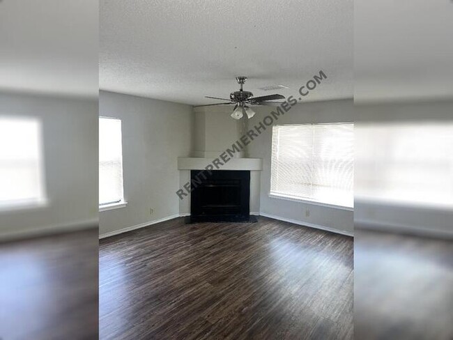 Building Photo - 3238 Bear Springs Dr